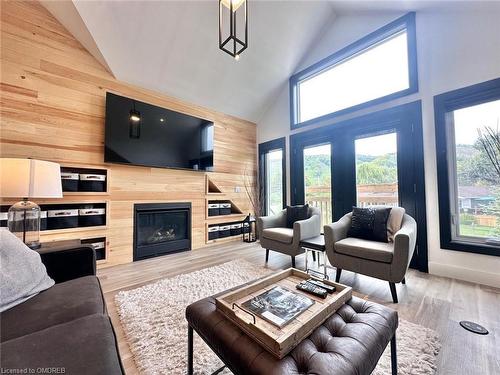 796363 Grey 19 Road, The Blue Mountains, ON - Indoor Photo Showing Living Room With Fireplace