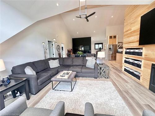 796363 Grey 19 Road, The Blue Mountains, ON - Indoor Photo Showing Living Room