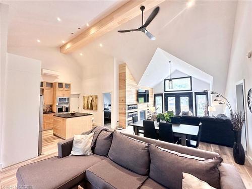 796363 Grey 19 Road, The Blue Mountains, ON - Indoor Photo Showing Living Room