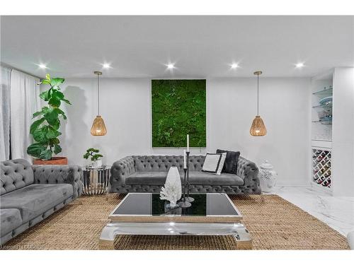 1401 Bridgestone Lane, Mississauga, ON - Indoor Photo Showing Living Room