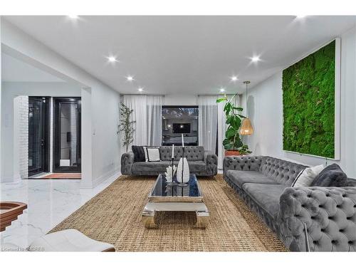 1401 Bridgestone Lane, Mississauga, ON - Indoor Photo Showing Laundry Room