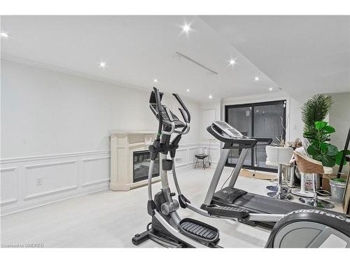 1401 Bridgestone Lane, Mississauga, ON - Indoor Photo Showing Kitchen