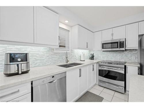 265 River Glen Boulevard, Oakville, ON - Indoor Photo Showing Kitchen With Double Sink