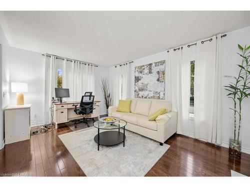 265 River Glen Boulevard, Oakville, ON - Indoor Photo Showing Living Room