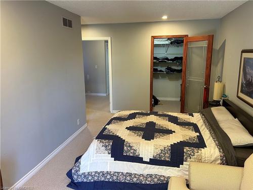 2354 Marine Drive, Oakville, ON - Indoor Photo Showing Bedroom