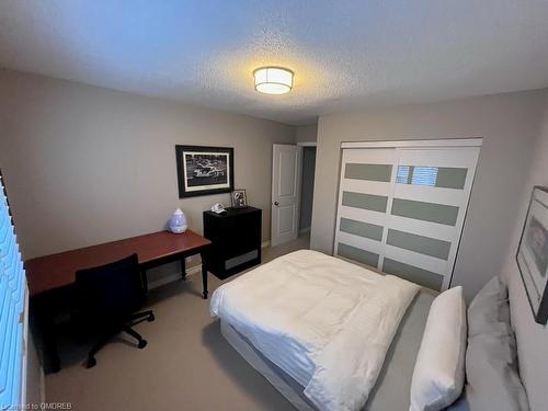 2354 Marine Drive, Oakville, ON - Indoor Photo Showing Bedroom