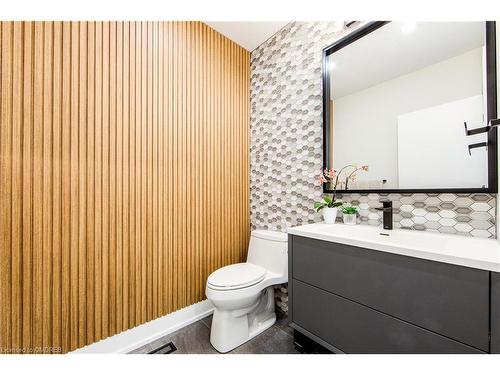 1319 Greeneagle Drive, Oakville, ON - Indoor Photo Showing Bathroom