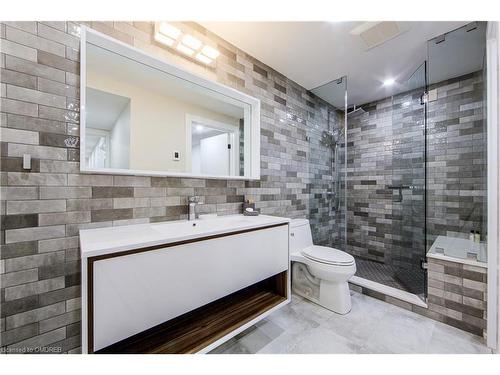 1319 Greeneagle Drive, Oakville, ON - Indoor Photo Showing Bathroom