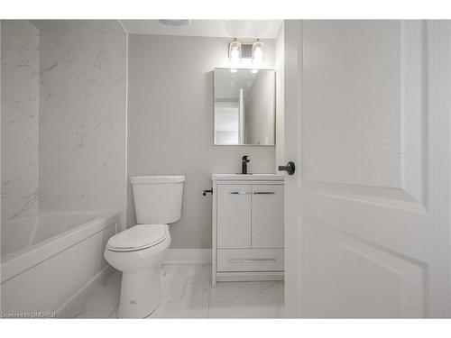 Lower-144 East 44Th Street, Hamilton, ON - Indoor Photo Showing Bathroom