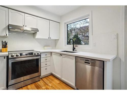 5021 Bunton Crescent, Burlington, ON - Indoor Photo Showing Kitchen With Stainless Steel Kitchen With Upgraded Kitchen