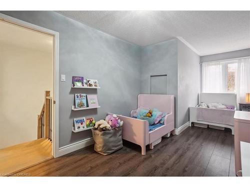 5021 Bunton Crescent, Burlington, ON - Indoor Photo Showing Bedroom