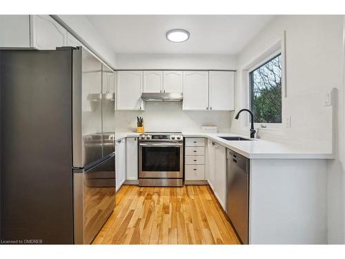 5021 Bunton Crescent, Burlington, ON - Indoor Photo Showing Kitchen With Stainless Steel Kitchen With Upgraded Kitchen