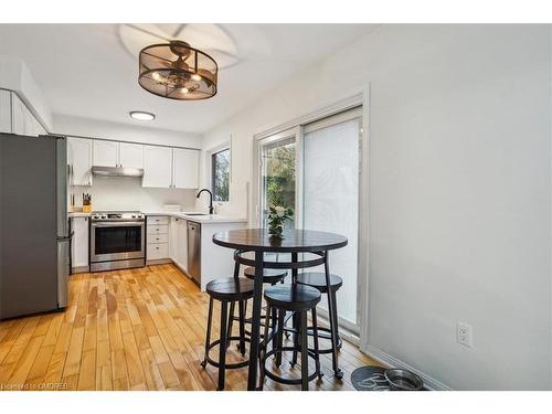 5021 Bunton Crescent, Burlington, ON - Indoor Photo Showing Kitchen With Stainless Steel Kitchen