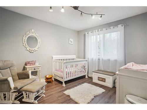 5021 Bunton Crescent, Burlington, ON - Indoor Photo Showing Bedroom