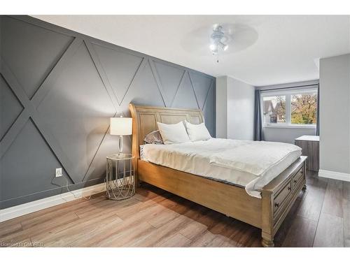 5021 Bunton Crescent, Burlington, ON - Indoor Photo Showing Bedroom