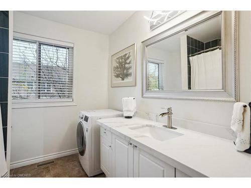 5021 Bunton Crescent, Burlington, ON - Indoor Photo Showing Laundry Room