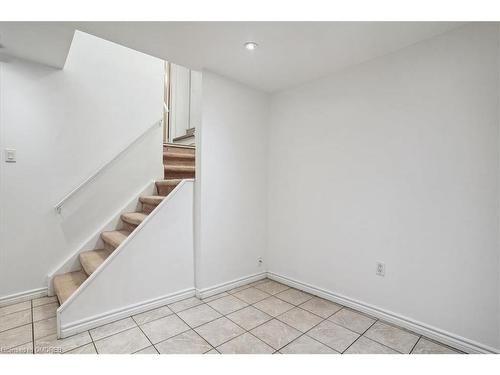 5021 Bunton Crescent, Burlington, ON - Indoor Photo Showing Other Room