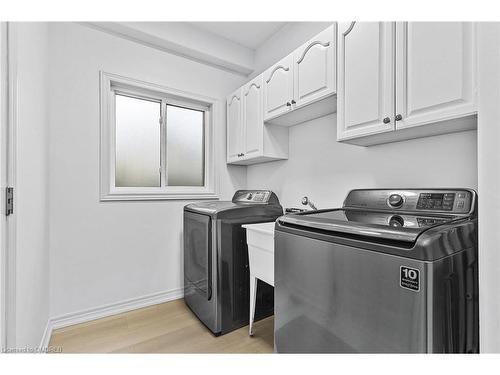 8383 Heikoop Crescent, Niagara Falls, ON - Indoor Photo Showing Laundry Room