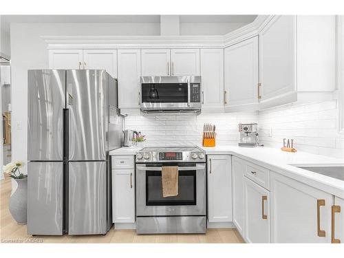 8383 Heikoop Crescent, Niagara Falls, ON - Indoor Photo Showing Kitchen With Upgraded Kitchen