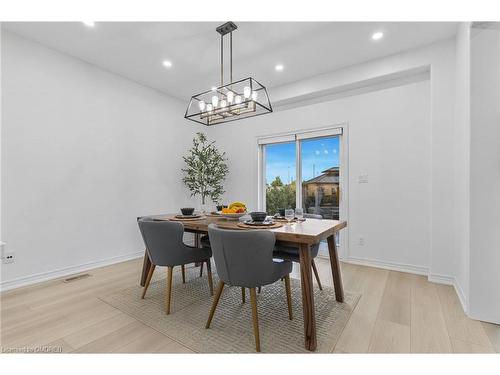 8383 Heikoop Crescent, Niagara Falls, ON - Indoor Photo Showing Dining Room