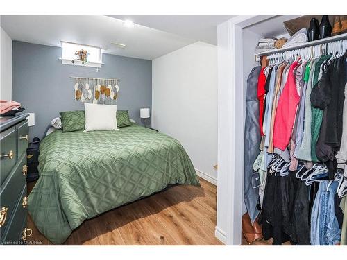 8383 Heikoop Crescent, Niagara Falls, ON - Indoor Photo Showing Bedroom