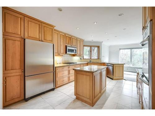 1340 Contour Drive, Mississauga, ON - Indoor Photo Showing Kitchen