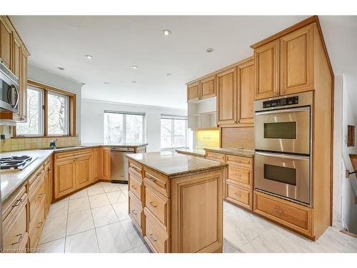 1340 Contour Drive, Mississauga, ON - Indoor Photo Showing Kitchen