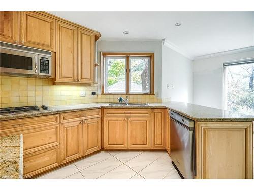 1340 Contour Drive, Mississauga, ON - Indoor Photo Showing Kitchen