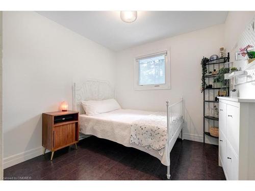 105 Osborne Crescent, Oakville, ON - Indoor Photo Showing Bedroom