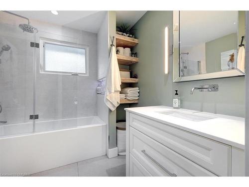 105 Osborne Crescent, Oakville, ON - Indoor Photo Showing Bathroom