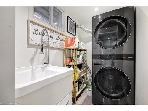 105 Osborne Crescent, Oakville, ON - Indoor Photo Showing Laundry Room