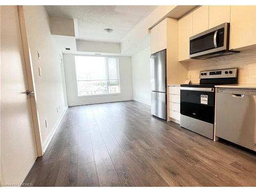 513-1440 Clarriage Court, Milton, ON - Indoor Photo Showing Kitchen With Stainless Steel Kitchen