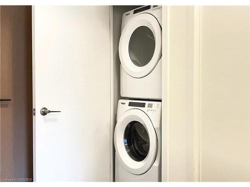 513-1440 Clarriage Court, Milton, ON - Indoor Photo Showing Laundry Room