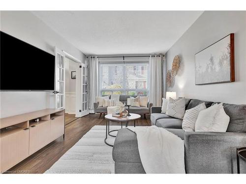 59-5475 Lakeshore Road, Burlington, ON - Indoor Photo Showing Living Room