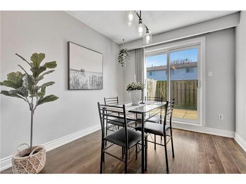 59-5475 Lakeshore Road, Burlington, ON - Indoor Photo Showing Dining Room