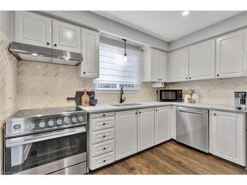 59-5475 Lakeshore Road, Burlington, ON - Indoor Photo Showing Kitchen With Stainless Steel Kitchen