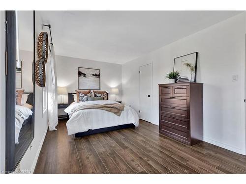 59-5475 Lakeshore Road, Burlington, ON - Indoor Photo Showing Bedroom