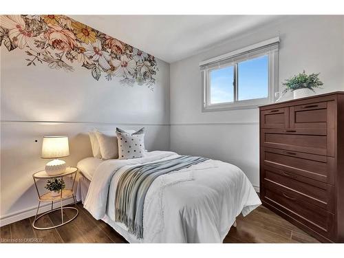 59-5475 Lakeshore Road, Burlington, ON - Indoor Photo Showing Bedroom