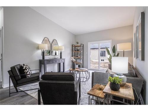 35-550 Grey Street, Brantford, ON - Indoor Photo Showing Living Room