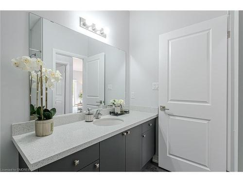 35-550 Grey Street, Brantford, ON - Indoor Photo Showing Bathroom