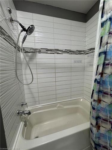 75 Cathcart Street, Hamilton, ON - Indoor Photo Showing Bathroom