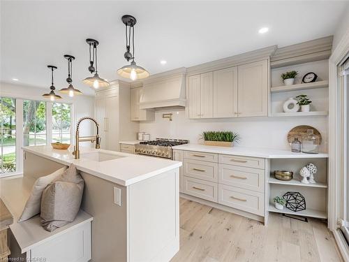 2212 Urwin Crescent, Oakville, ON - Indoor Photo Showing Kitchen With Upgraded Kitchen