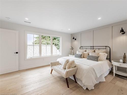 2212 Urwin Crescent, Oakville, ON - Indoor Photo Showing Bedroom