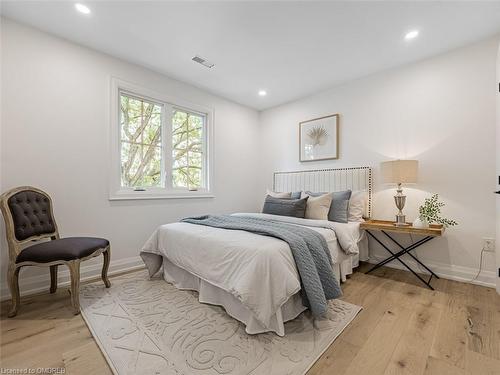 2212 Urwin Crescent, Oakville, ON - Indoor Photo Showing Bedroom