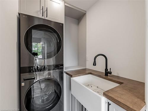 2212 Urwin Crescent, Oakville, ON - Indoor Photo Showing Laundry Room