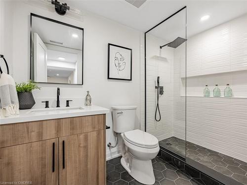 2212 Urwin Crescent, Oakville, ON - Indoor Photo Showing Bathroom