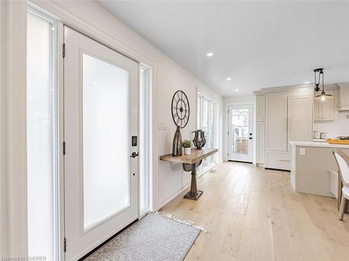 2212 Urwin Crescent, Oakville, ON - Indoor Photo Showing Kitchen