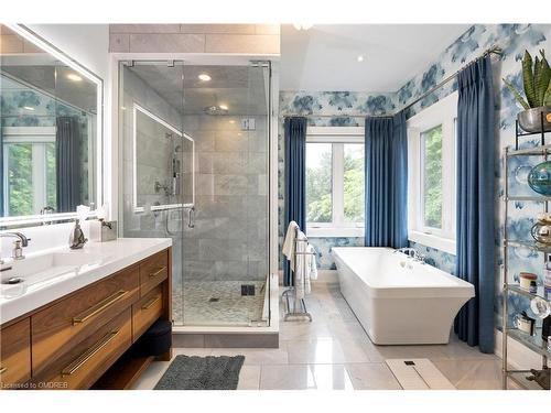 212 Pine Cove Road, Burlington, ON - Indoor Photo Showing Bathroom