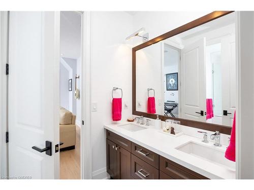 212 Pine Cove Road, Burlington, ON - Indoor Photo Showing Bathroom