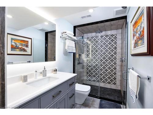 212 Pine Cove Road, Burlington, ON - Indoor Photo Showing Bathroom